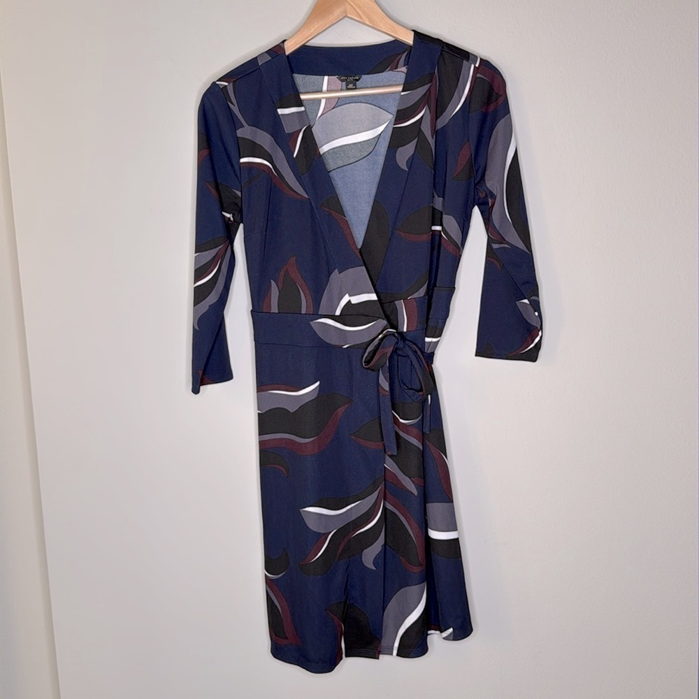 Ann Taylor Wrap Dress Stretch Knee Length Abstract Print in Navy Size 8 Petite